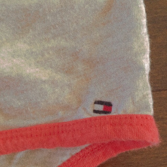 Vintage Tommy Hilfiger T-shirt - Picture 3 of 4